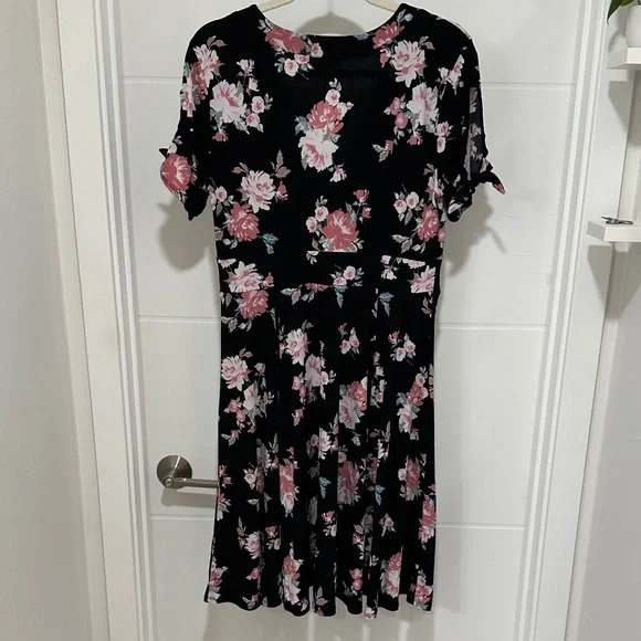 Torrid Plus Size Black Floral V-Neck Dress with Pink & White Blooms - Picture 7 of 8